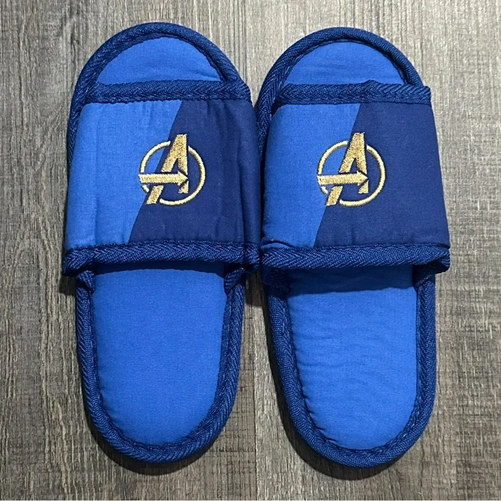 New Big Kids Size 3 Marvel Avengers Blue Slippers from Hong Kong Disney